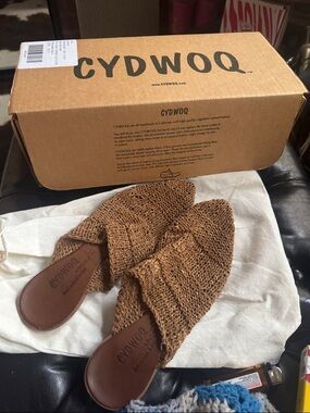 CYDWOQ Women’s Woven Slide Mules in Brown